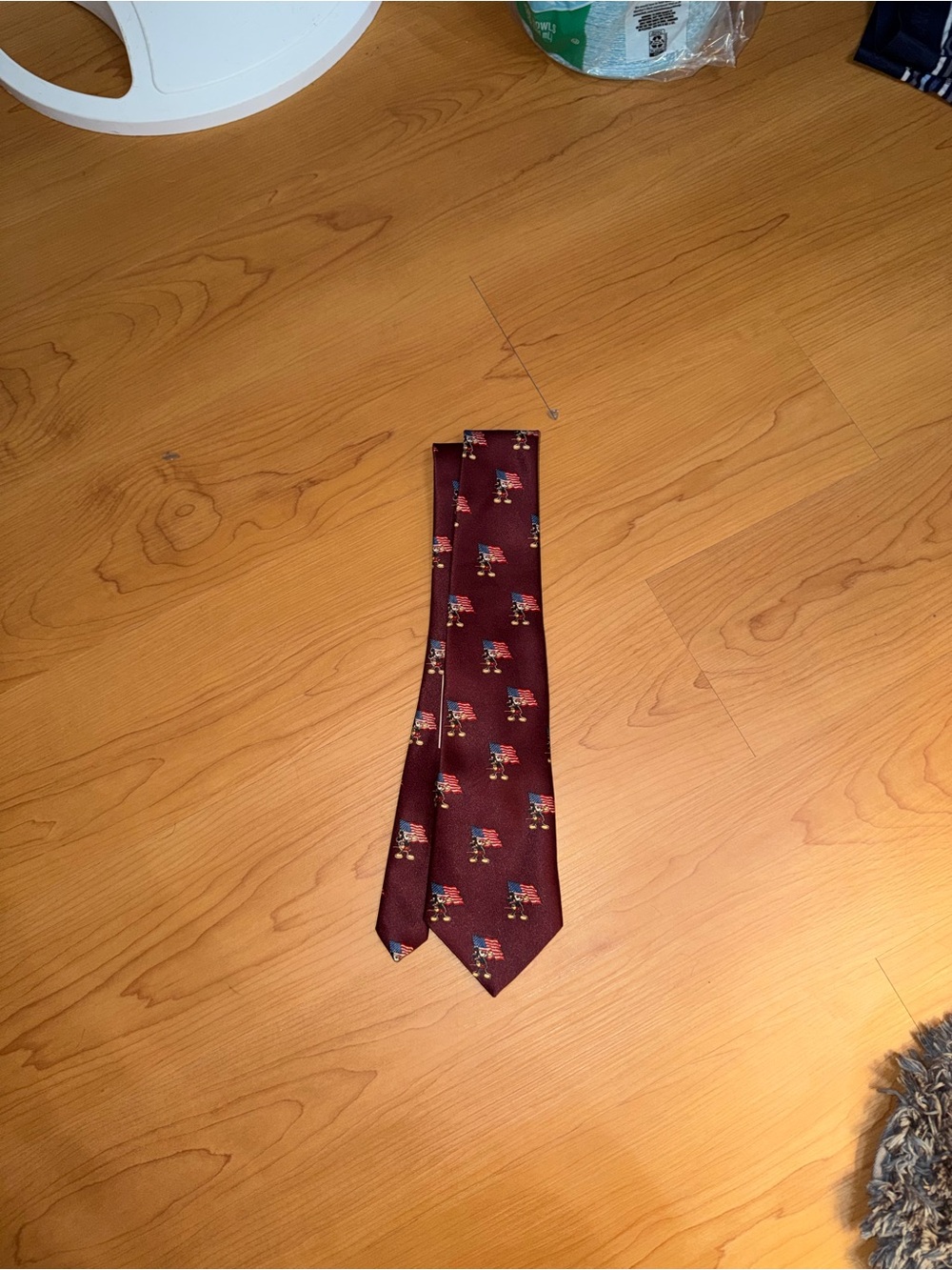Mickey Mouse holding American flag tie with tag - Picture 2 of 4